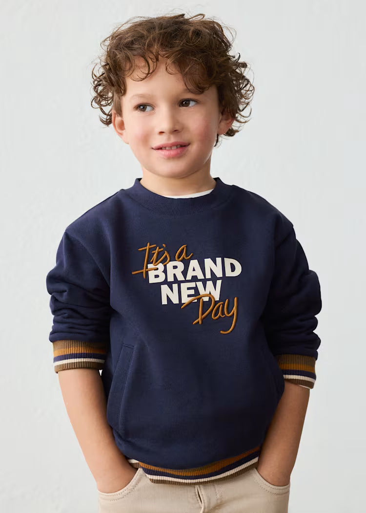 Pull over brodé encre